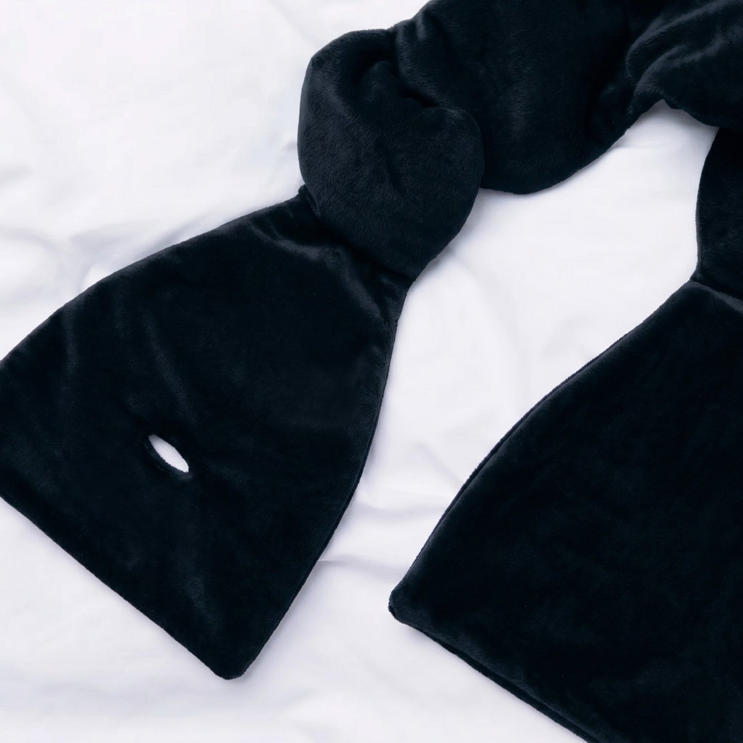Dreamery Plush · Black · 03 in use