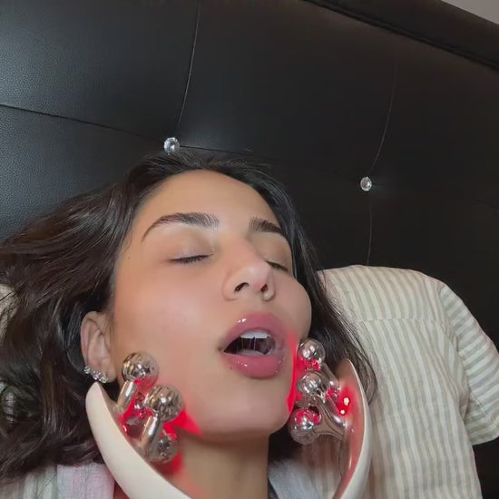 UGC video featuring the Dreamery V-shaped face massager for face and neck care